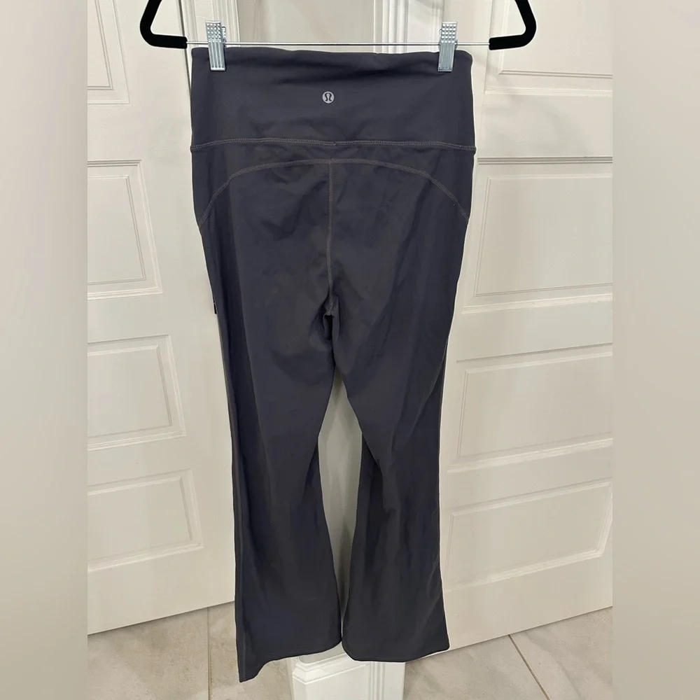 Lululemon Groove Super High Rise Flared Pants Gray Size 8 Nulu Yoga Bootcut EEUC - Picture 2 of 4